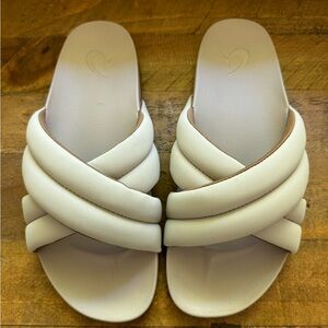 OluKai Hila puffy slides